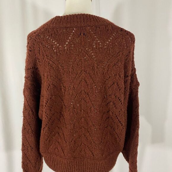 Old Navy Chunky Knit Crewneck Sweater - Picture 5 of 6